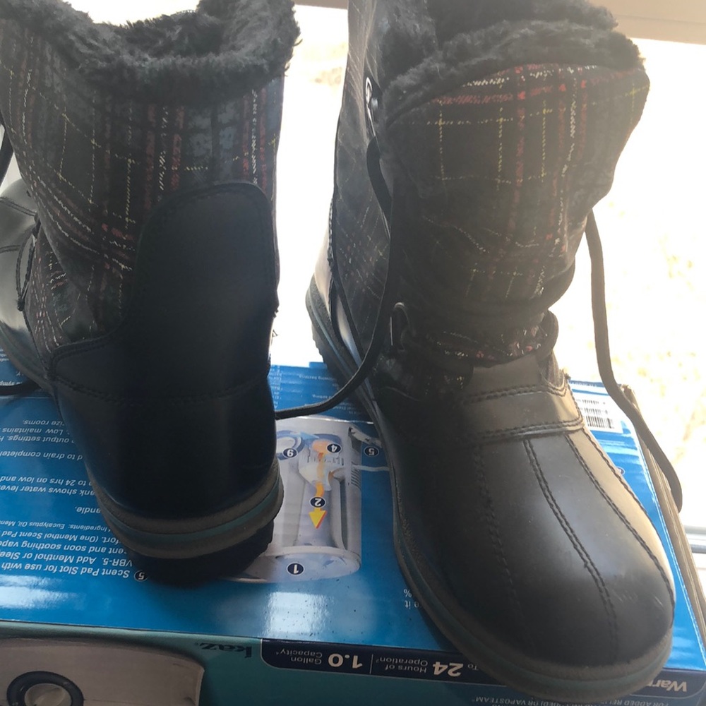 Waterproof woman boots from athletech size 9 NEW!